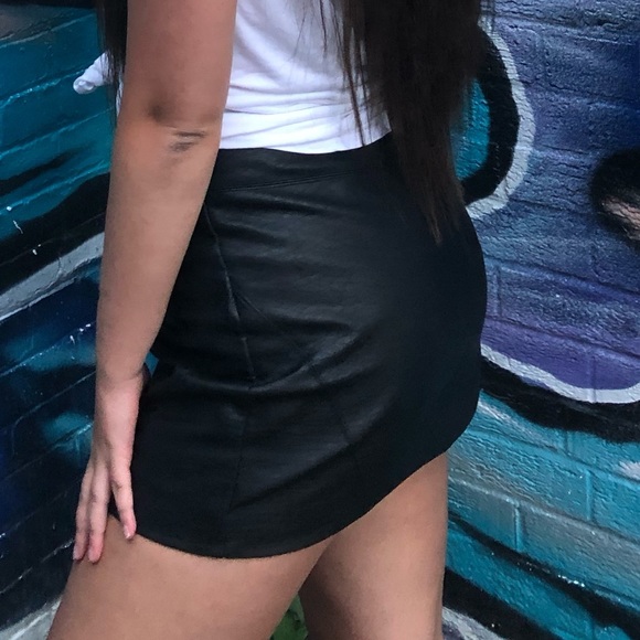 Zip Up Leather Skirt - Picture 2 of 2